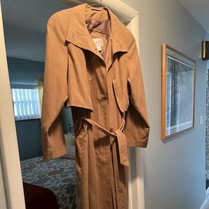 Woman’s 12p long Tan Trench coat. Good condition